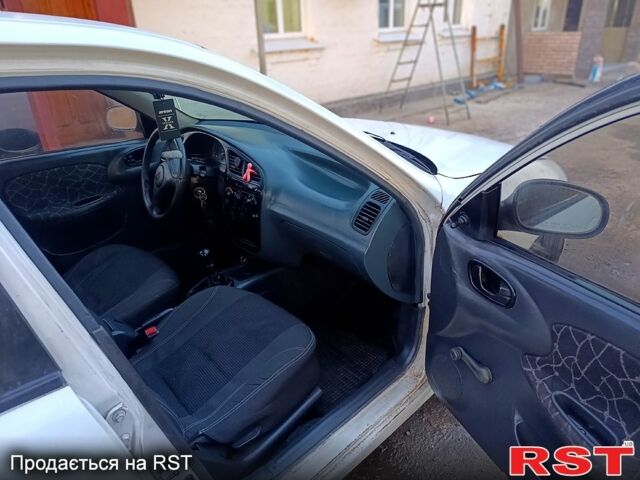 Белый Дэу Ланос, объемом двигателя 1.5 л и пробегом 325 тыс. км за 1500 $, фото 5 на Automoto.ua