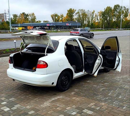 Дэу Ланос 2003 в Днепре (Днепропетровске) на Automoto.ua Белый Дэу Ланос, объемом двигателя 1.5 л и пробегом 338 тыс. км за 2200 $, фото 3 на Automoto.ua