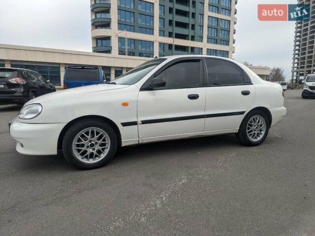 Дэу Ланос 2003 в Днепре (Днепропетровске) на Automoto.ua Белый Дэу Ланос, объемом двигателя 1.5 л и пробегом 200 тыс. км за 2200 $, фото 4 на Automoto.ua