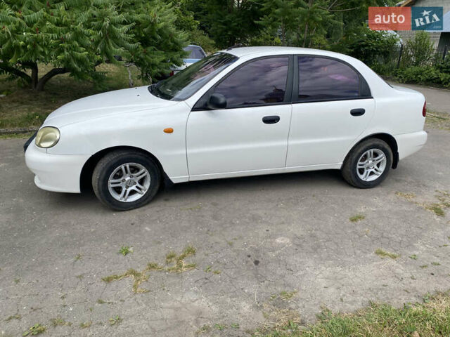 Белый Дэу Ланос, объемом двигателя 1.5 л и пробегом 207 тыс. км за 2200 $, фото 1 на Automoto.ua
