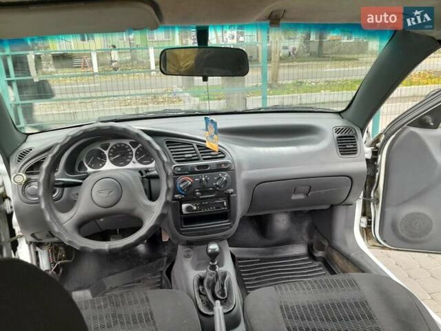 Белый Дэу Ланос, объемом двигателя 1.5 л и пробегом 528 тыс. км за 2000 $, фото 3 на Automoto.ua