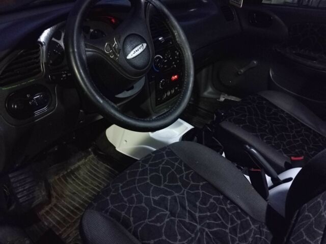 Белый Дэу Ланос, объемом двигателя 1.5 л и пробегом 480 тыс. км за 2000 $, фото 4 на Automoto.ua