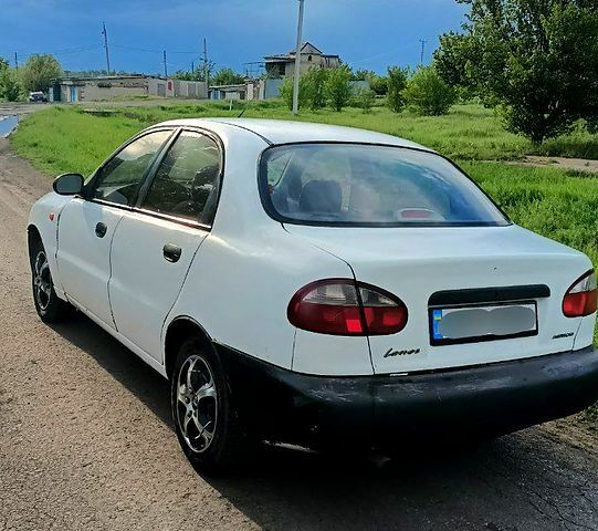 Белый Дэу Ланос, объемом двигателя 1.5 л и пробегом 175 тыс. км за 1560 $, фото 2 на Automoto.ua