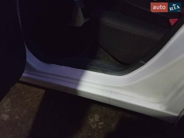 Белый Дэу Ланос, объемом двигателя 1.5 л и пробегом 480 тыс. км за 2000 $, фото 2 на Automoto.ua