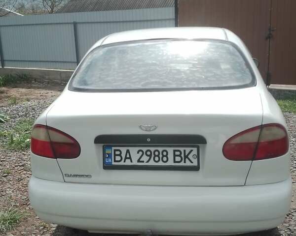 Белый Дэу Ланос, объемом двигателя 1.5 л и пробегом 250 тыс. км за 2000 $, фото 6 на Automoto.ua