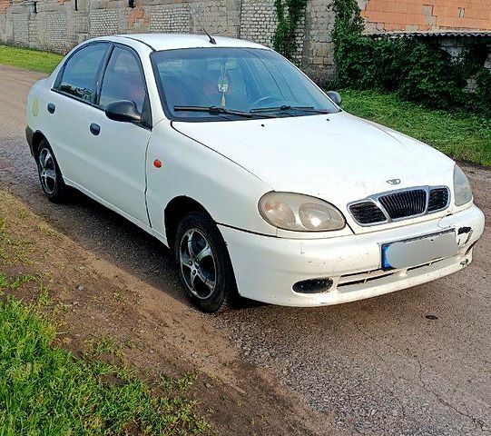 Белый Дэу Ланос, объемом двигателя 1.5 л и пробегом 175 тыс. км за 1560 $, фото 1 на Automoto.ua