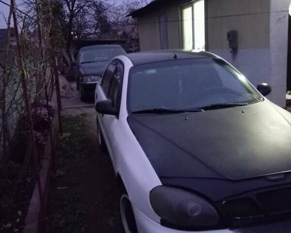 Белый Дэу Ланос, объемом двигателя 1.5 л и пробегом 480 тыс. км за 2000 $, фото 1 на Automoto.ua
