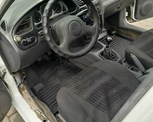 Белый Дэу Ланос, объемом двигателя 1.5 л и пробегом 528 тыс. км за 2000 $, фото 4 на Automoto.ua