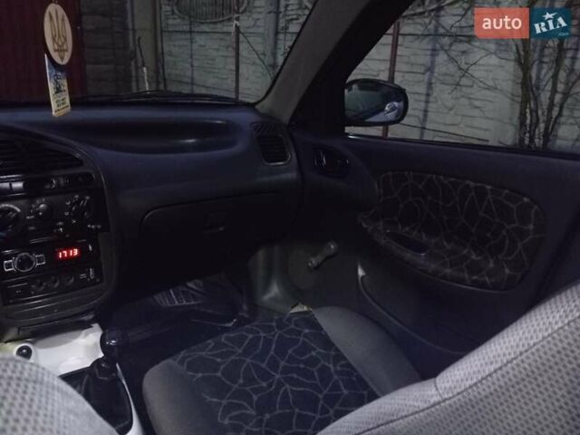 Белый Дэу Ланос, объемом двигателя 1.5 л и пробегом 480 тыс. км за 2000 $, фото 3 на Automoto.ua