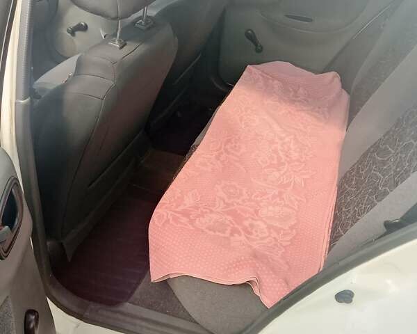 Білий Деу Ланос, об'ємом двигуна 1.5 л та пробігом 220 тис. км за 2400 $, фото 4 на Automoto.ua