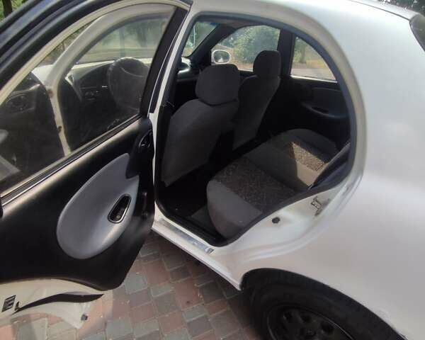 Деу Ланос 2005 у Кропивницькому (Кіровограді) на Automoto.ua Білий Деу Ланос, об'ємом двигуна 1.5 л та пробігом 120 тис. км за 1600 $, фото 1 на Automoto.ua