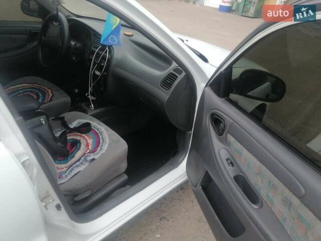Белый Дэу Ланос, объемом двигателя 1.5 л и пробегом 380 тыс. км за 3000 $, фото 4 на Automoto.ua