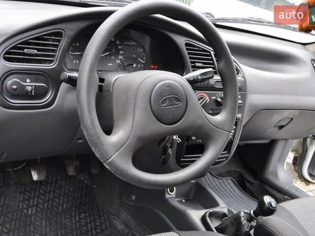 Белый Дэу Ланос, объемом двигателя 1.5 л и пробегом 145 тыс. км за 2700 $, фото 24 на Automoto.ua