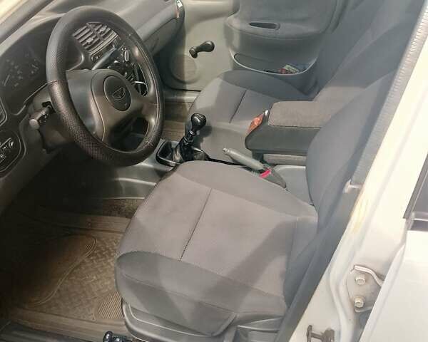 Білий Деу Ланос, об'ємом двигуна 1.5 л та пробігом 220 тис. км за 2400 $, фото 3 на Automoto.ua