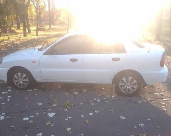 Белый Дэу Ланос, объемом двигателя 1.6 л и пробегом 220 тыс. км за 2200 $, фото 2 на Automoto.ua