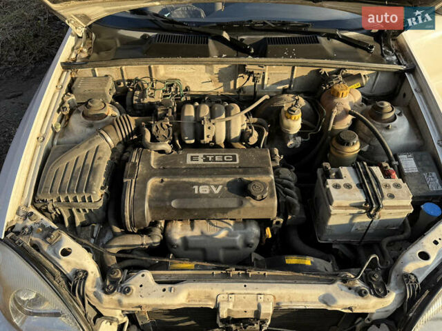 Белый Дэу Ланос, объемом двигателя 1.6 л и пробегом 152 тыс. км за 2000 $, фото 11 на Automoto.ua