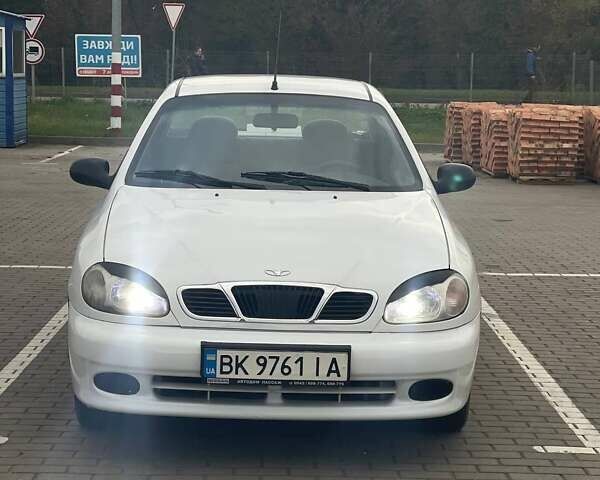 Белый Дэу Ланос, объемом двигателя 1.5 л и пробегом 227 тыс. км за 2100 $, фото 1 на Automoto.ua