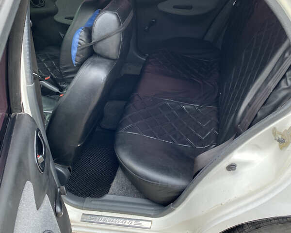 Деу Ланос 2006 у Запоріжжя на Automoto.ua Білий Деу Ланос, об'ємом двигуна 1.6 л та пробігом 340 тис. км за 2300 $, фото 5 на Automoto.ua
