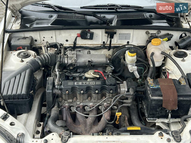 Белый Дэу Ланос, объемом двигателя 1.5 л и пробегом 310 тыс. км за 1250 $, фото 14 на Automoto.ua