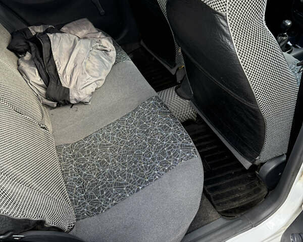 Дэу Ланос 2006 в Днепре (Днепропетровске) на Automoto.ua Белый Дэу Ланос, объемом двигателя 1.5 л и пробегом 151 тыс. км за 2700 $, фото 8 на Automoto.ua