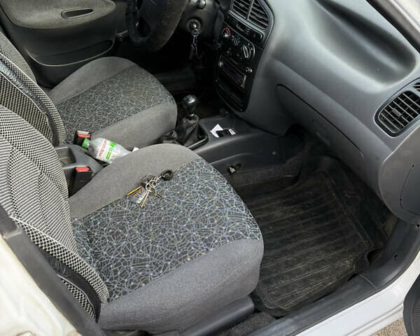 Дэу Ланос 2006 в Днепре (Днепропетровске) на Automoto.ua Белый Дэу Ланос, объемом двигателя 1.5 л и пробегом 151 тыс. км за 2700 $, фото 9 на Automoto.ua