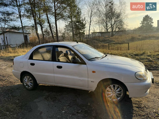 Белый Дэу Ланос, объемом двигателя 1.6 л и пробегом 152 тыс. км за 2000 $, фото 2 на Automoto.ua