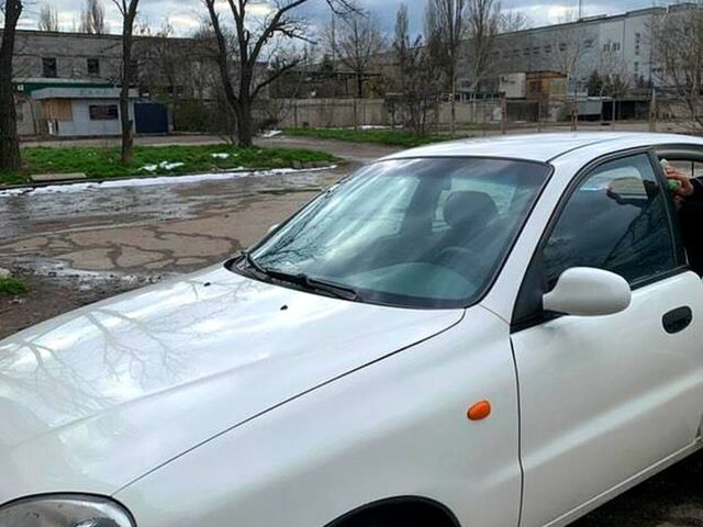 Белый Дэу Ланос, объемом двигателя 1.5 л и пробегом 186 тыс. км за 2000 $, фото 1 на Automoto.ua