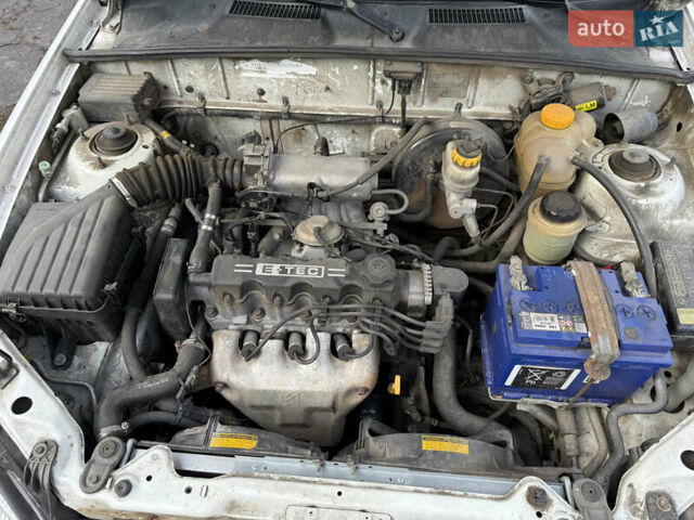 Дэу Ланос 2006 в Днепре (Днепропетровске) на Automoto.ua Белый Дэу Ланос, объемом двигателя 1.5 л и пробегом 151 тыс. км за 2700 $, фото 10 на Automoto.ua