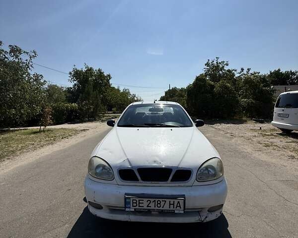 Белый Дэу Ланос, объемом двигателя 1.5 л и пробегом 200 тыс. км за 1500 $, фото 1 на Automoto.ua