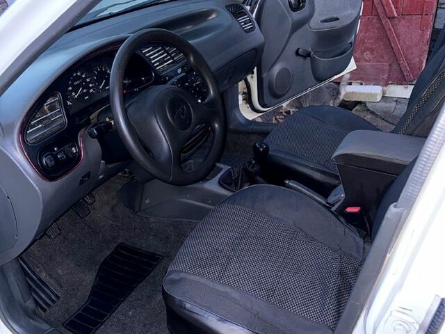 Белый Дэу Ланос, объемом двигателя 1.4 л и пробегом 250 тыс. км за 1800 $, фото 4 на Automoto.ua