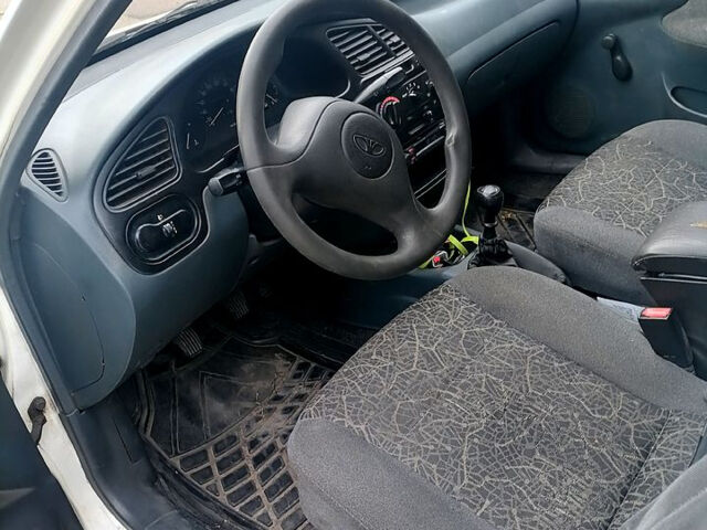 Белый Дэу Ланос, объемом двигателя 1.5 л и пробегом 240 тыс. км за 1900 $, фото 2 на Automoto.ua