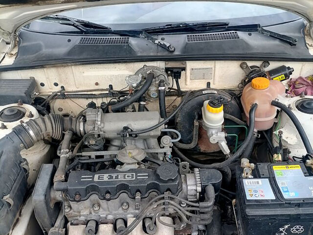 Белый Дэу Ланос, объемом двигателя 1.5 л и пробегом 240 тыс. км за 1900 $, фото 3 на Automoto.ua