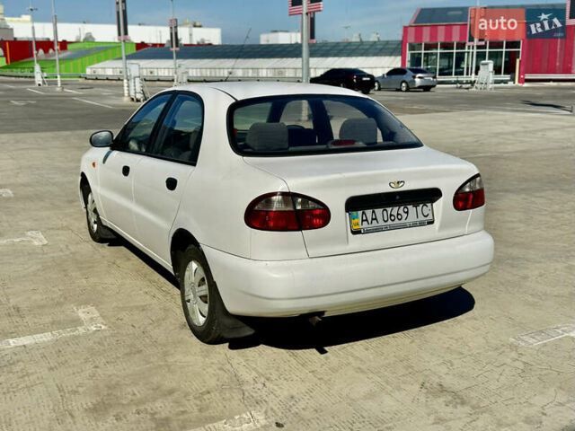 Белый Дэу Ланос, объемом двигателя 1.5 л и пробегом 267 тыс. км за 2000 $, фото 5 на Automoto.ua