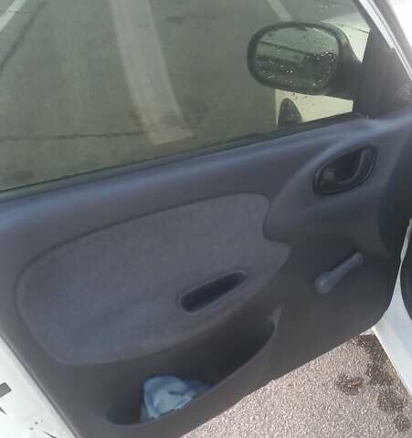 Белый Дэу Ланос, объемом двигателя 1.5 л и пробегом 195 тыс. км за 2800 $, фото 10 на Automoto.ua