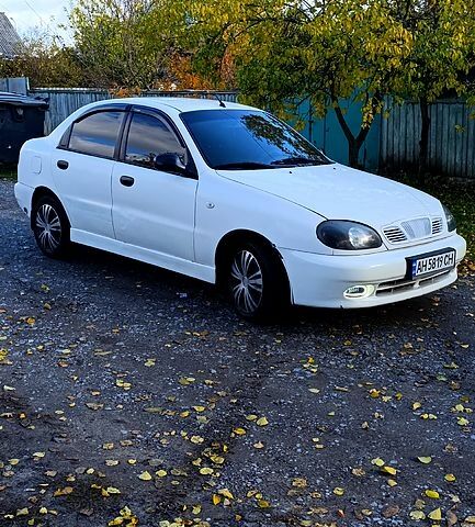 Белый Дэу Ланос, объемом двигателя 1.5 л и пробегом 370 тыс. км за 1310 $, фото 1 на Automoto.ua