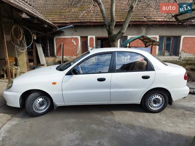 Белый Дэу Ланос, объемом двигателя 1.5 л и пробегом 9 тыс. км за 4500 $, фото 4 на Automoto.ua