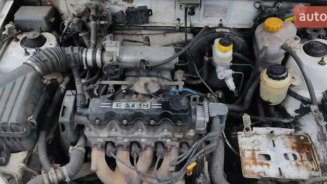 Белый Дэу Ланос, объемом двигателя 1.5 л и пробегом 279 тыс. км за 1900 $, фото 6 на Automoto.ua