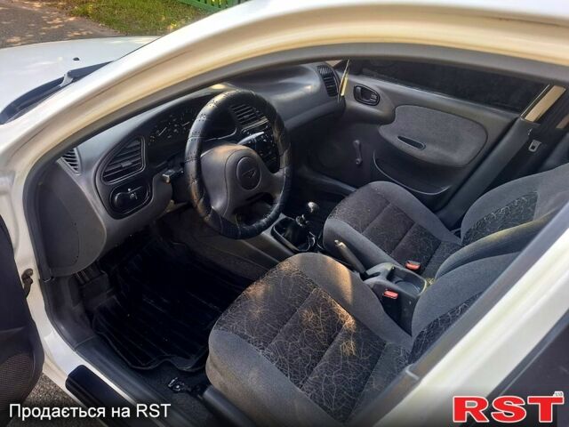 Белый Дэу Ланос, объемом двигателя 1.5 л и пробегом 225 тыс. км за 2000 $, фото 1 на Automoto.ua