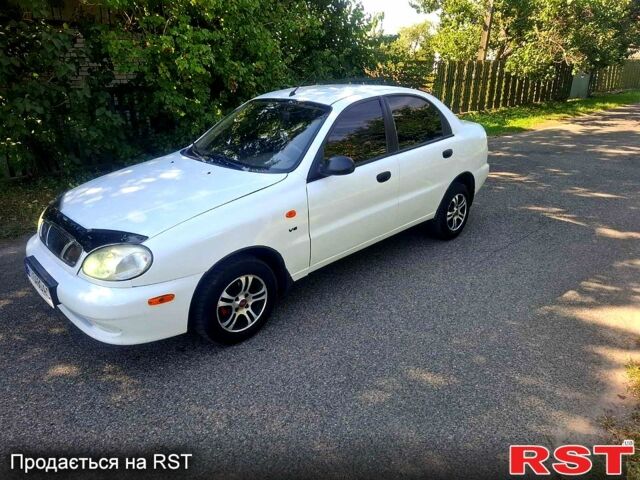 Белый Дэу Ланос, объемом двигателя 1.5 л и пробегом 225 тыс. км за 2000 $, фото 3 на Automoto.ua