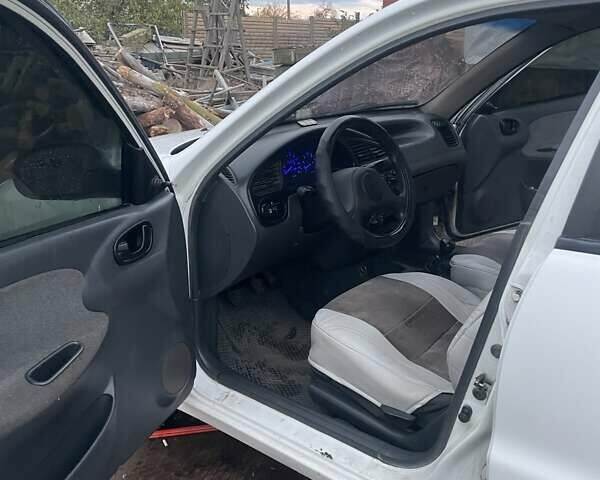 Белый Дэу Ланос, объемом двигателя 1.5 л и пробегом 150 тыс. км за 3600 $, фото 6 на Automoto.ua