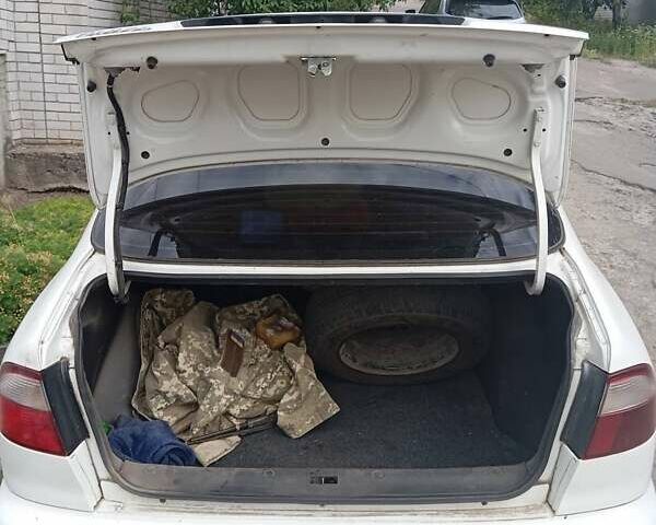 Білий Деу Ланос, об'ємом двигуна 1.39 л та пробігом 150 тис. км за 2000 $, фото 11 на Automoto.ua