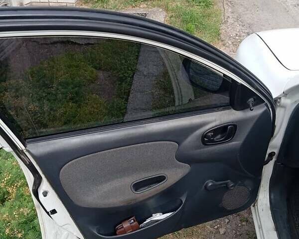 Білий Деу Ланос, об'ємом двигуна 1.39 л та пробігом 150 тис. км за 2000 $, фото 10 на Automoto.ua