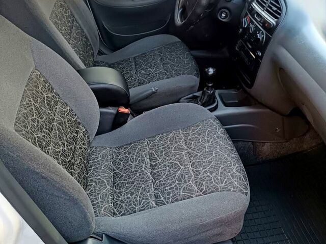 Белый Дэу Ланос, объемом двигателя 1.6 л и пробегом 180 тыс. км за 2600 $, фото 12 на Automoto.ua