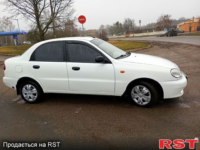 Белый Дэу Ланос, объемом двигателя 1.5 л и пробегом 230 тыс. км за 2750 $, фото 2 на Automoto.ua