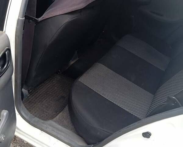 Білий Деу Ланос, об'ємом двигуна 1.39 л та пробігом 150 тис. км за 2000 $, фото 8 на Automoto.ua