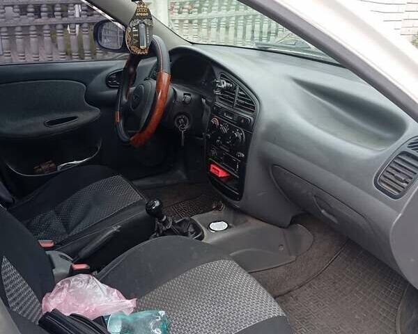 Білий Деу Ланос, об'ємом двигуна 1.39 л та пробігом 150 тис. км за 2000 $, фото 13 на Automoto.ua
