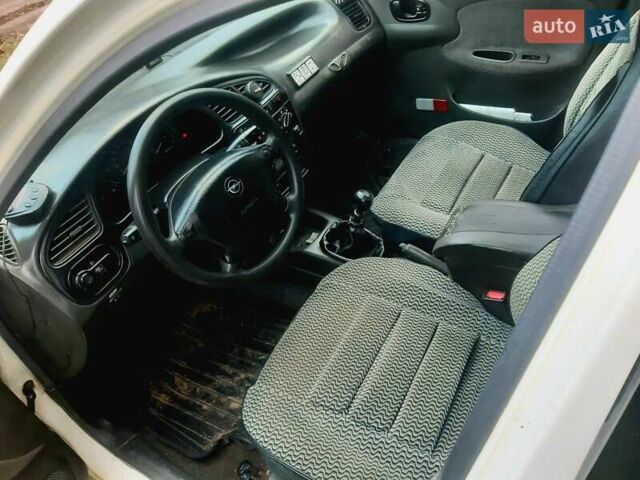 Белый Дэу Ланос, объемом двигателя 1.5 л и пробегом 150 тыс. км за 1520 $, фото 5 на Automoto.ua