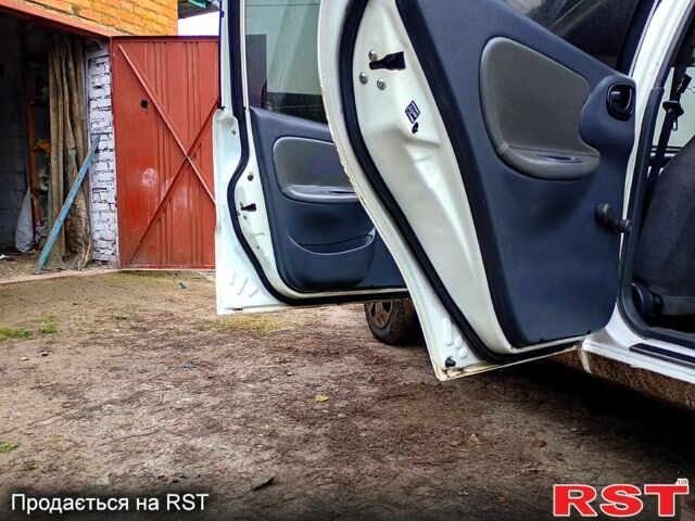Белый Дэу Ланос, объемом двигателя 1.5 л и пробегом 230 тыс. км за 2750 $, фото 11 на Automoto.ua