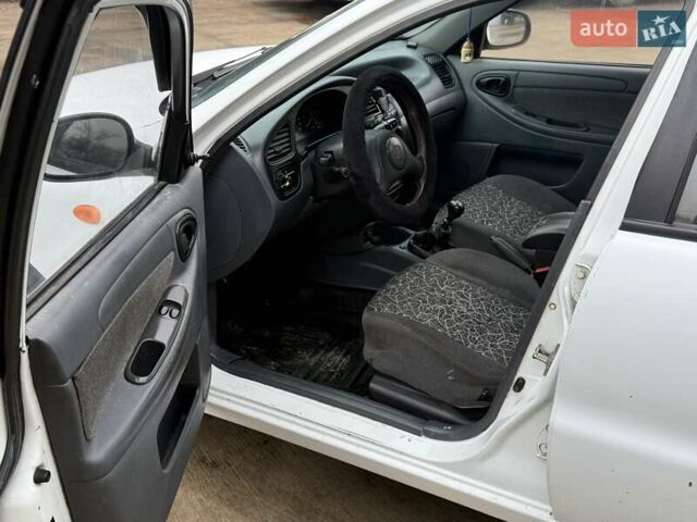 Білий Деу Ланос, об'ємом двигуна 1.5 л та пробігом 210 тис. км за 2350 $, фото 5 на Automoto.ua