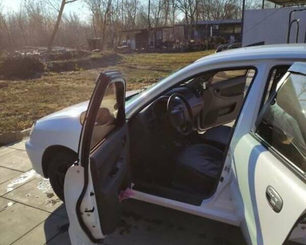 Белый Дэу Ланос, объемом двигателя 1.5 л и пробегом 180 тыс. км за 2800 $, фото 1 на Automoto.ua